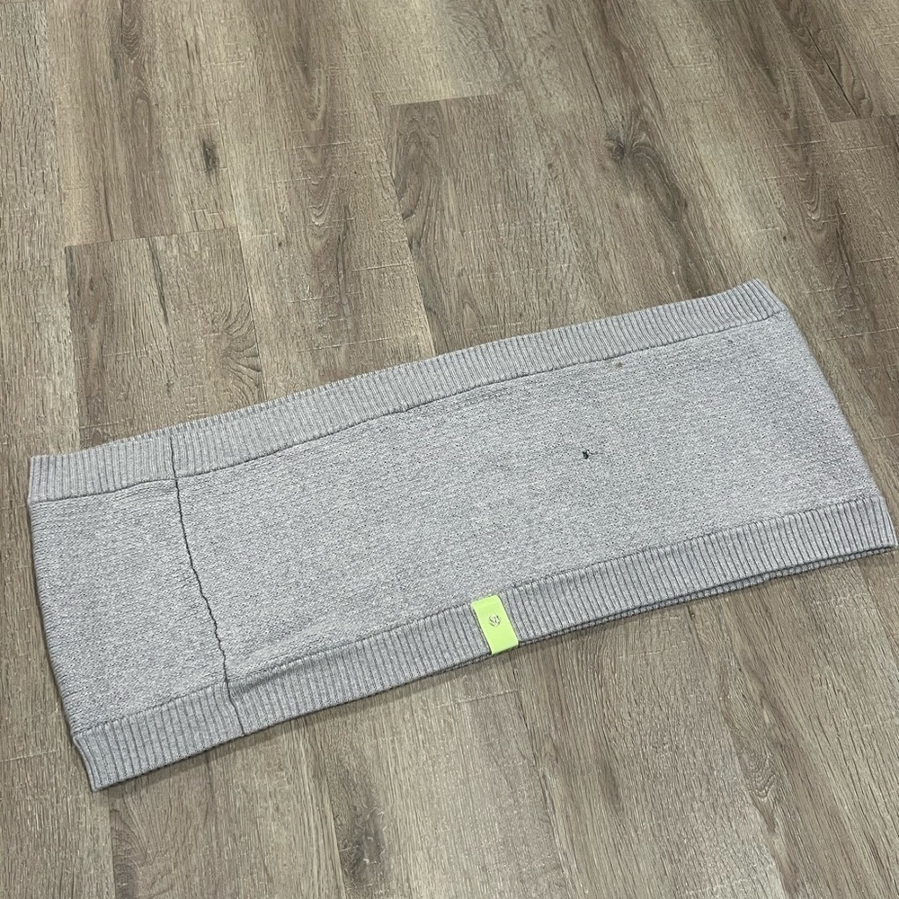 Lululemon Ultra Soft Gray Plush Barrel Scarf Small Defects